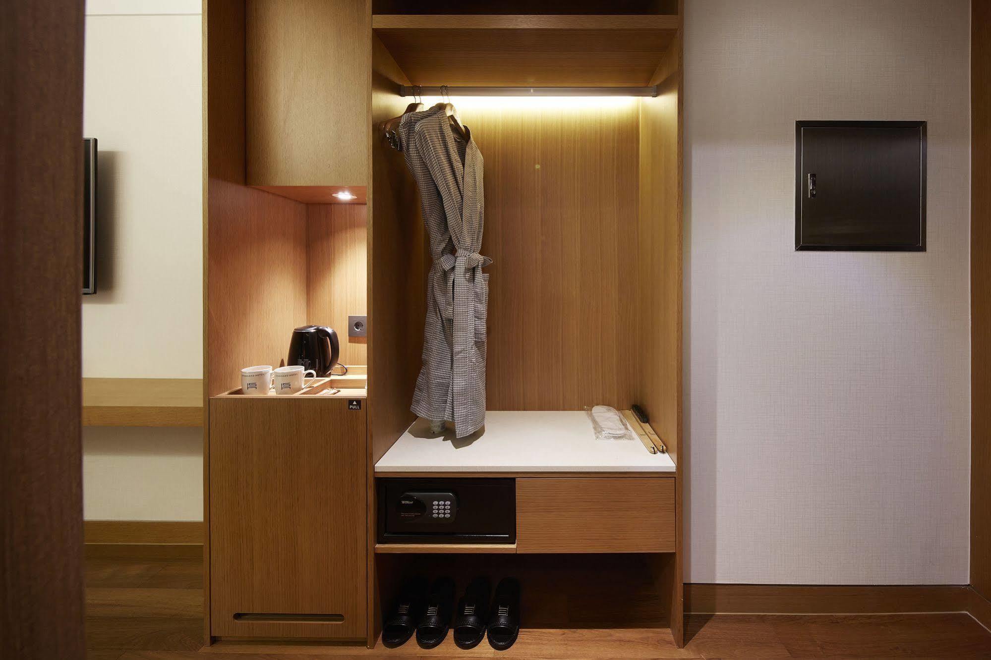 Standard Hotel Сеул Экстерьер фото