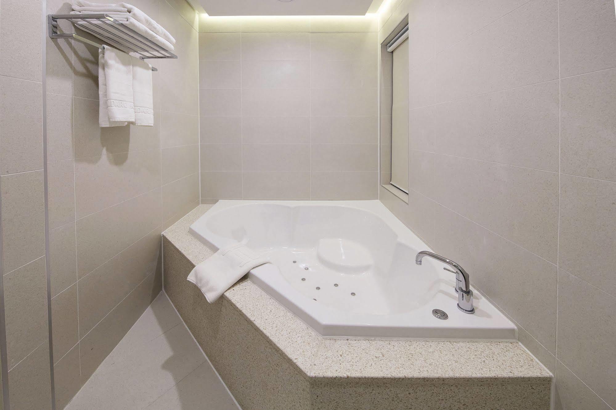 Standard Hotel Сеул Экстерьер фото