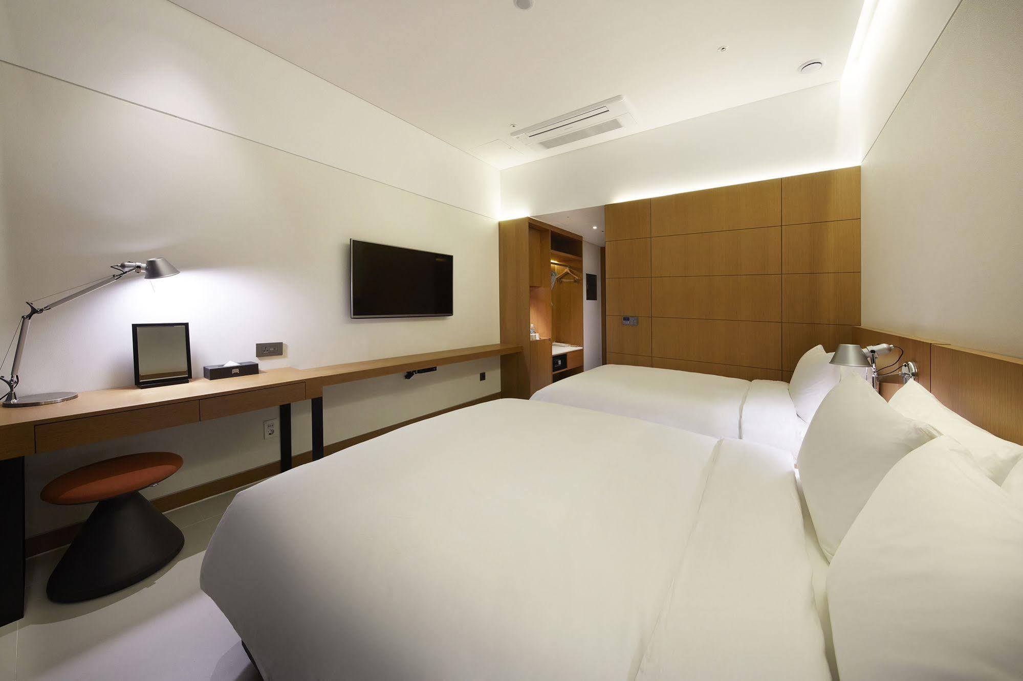 Standard Hotel Сеул Экстерьер фото
