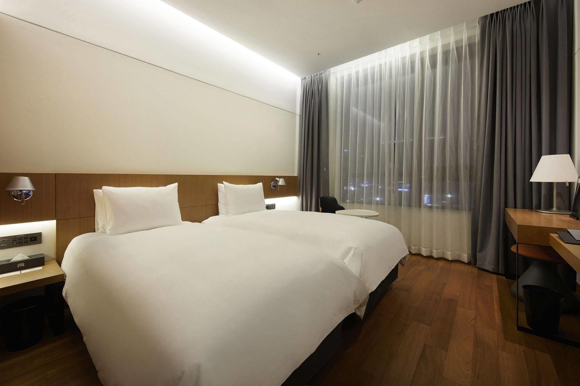 Standard Hotel Сеул Экстерьер фото