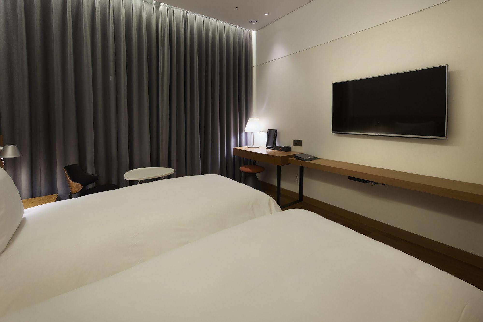 Standard Hotel Сеул Экстерьер фото